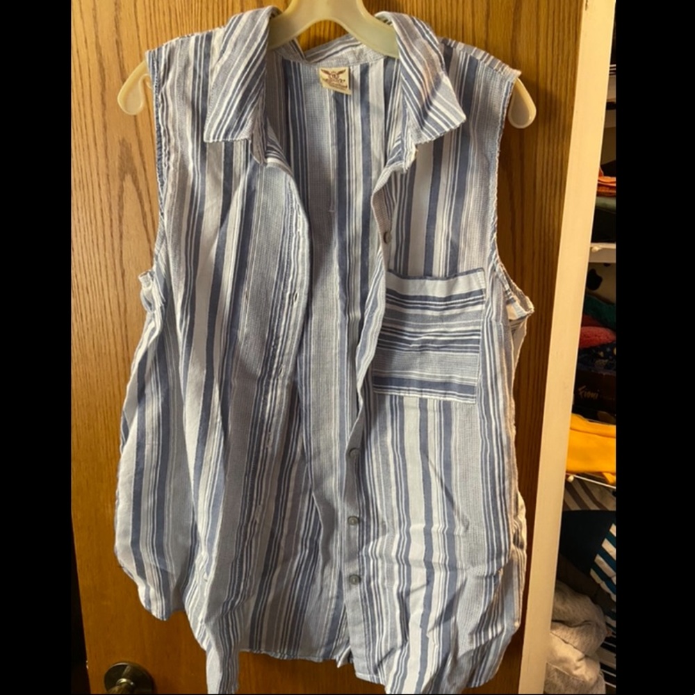 Faded Glory Sz L button up collared tank